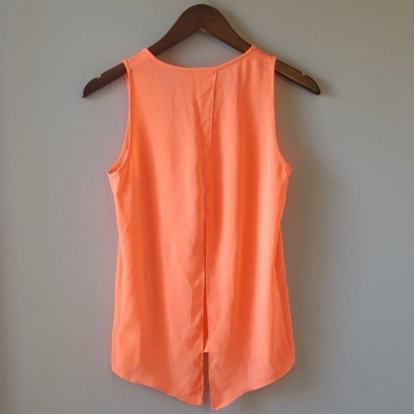 Express Split Back Tank - Picture 2 of 3